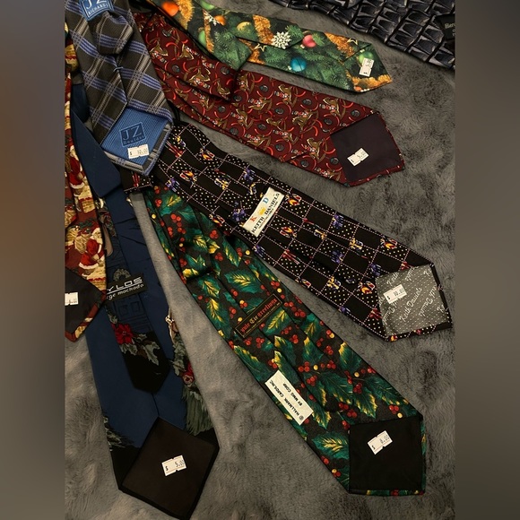 Men Christmas Ties - Variety of brands/styles - Picture 8 of 9